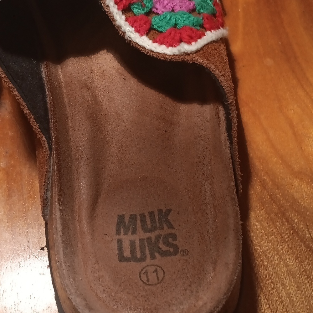 Muk Luks Brown and Red Bohemian Sandals Size 11 - Picture 6 of 7